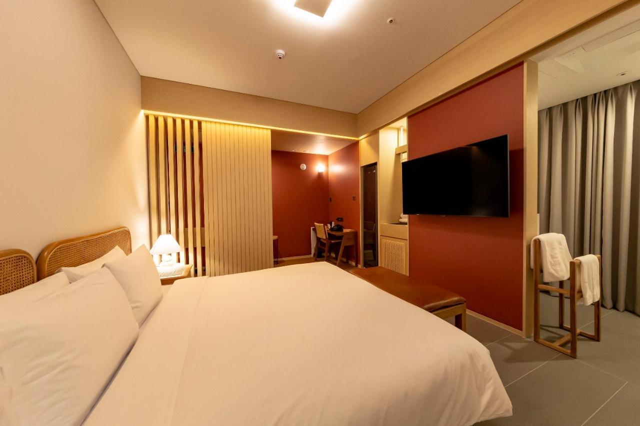 Hound Hotel Haeundae Signature Busan Bagian luar foto