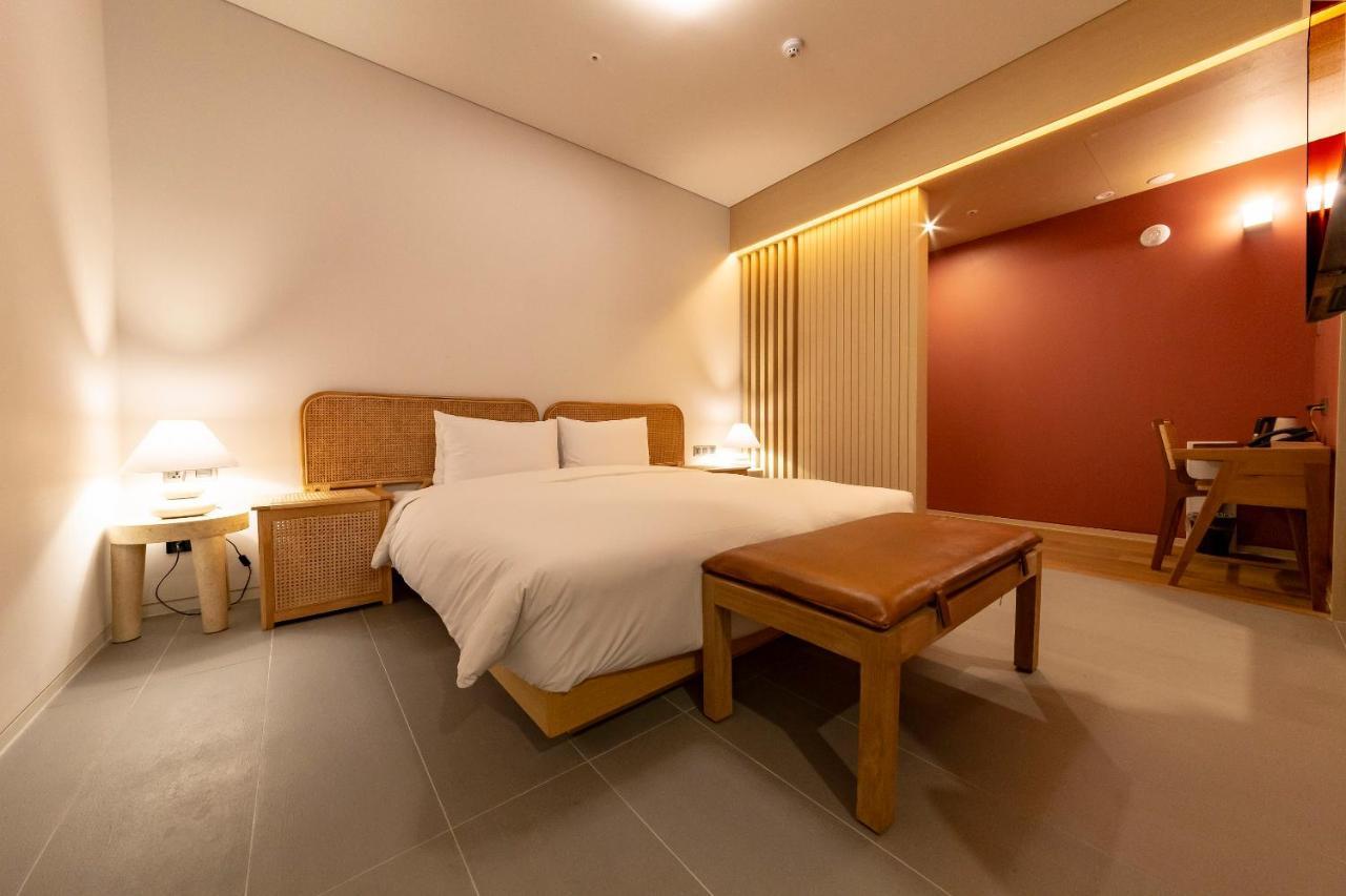 Hound Hotel Haeundae Signature Busan Bagian luar foto